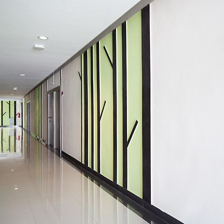 Leenova Place Banguecoque Exterior foto